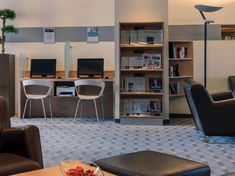 Vienna House Easy By Wyndham Frankfurt Airport Hotel Kelsterbach Bagian luar foto