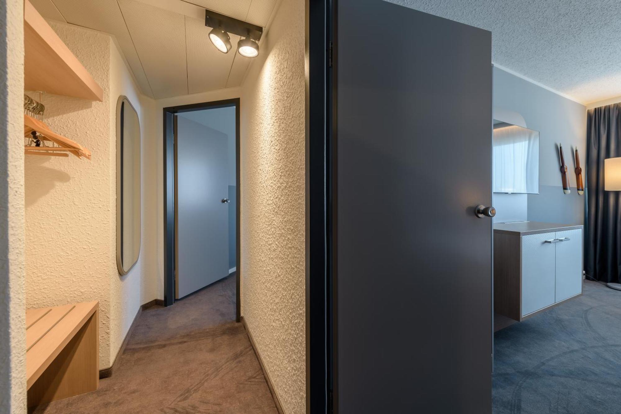 Vienna House Easy By Wyndham Frankfurt Airport Hotel Kelsterbach Bagian luar foto