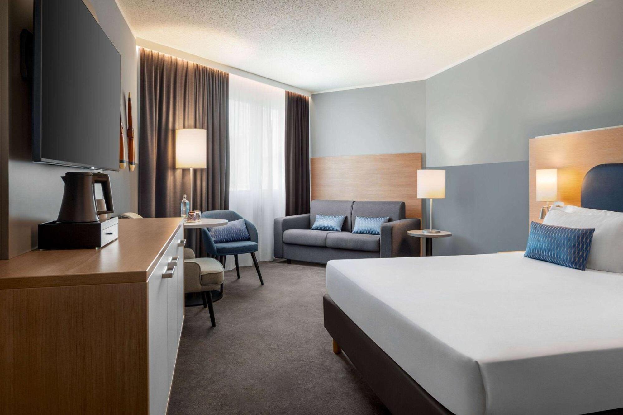 Vienna House Easy By Wyndham Frankfurt Airport Hotel Kelsterbach Bagian luar foto