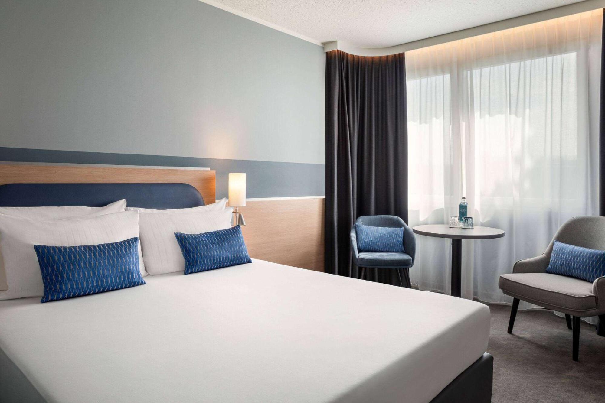 Vienna House Easy By Wyndham Frankfurt Airport Hotel Kelsterbach Bagian luar foto