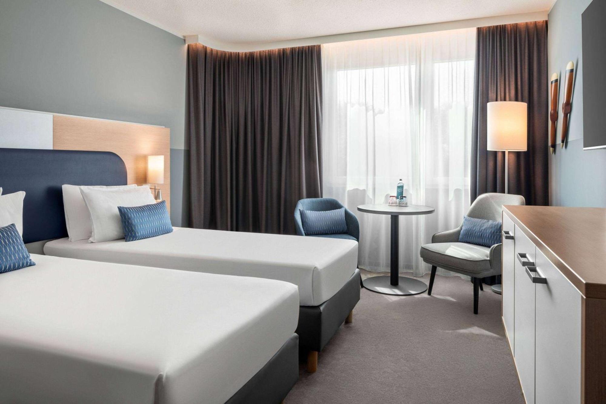 Vienna House Easy By Wyndham Frankfurt Airport Hotel Kelsterbach Bagian luar foto