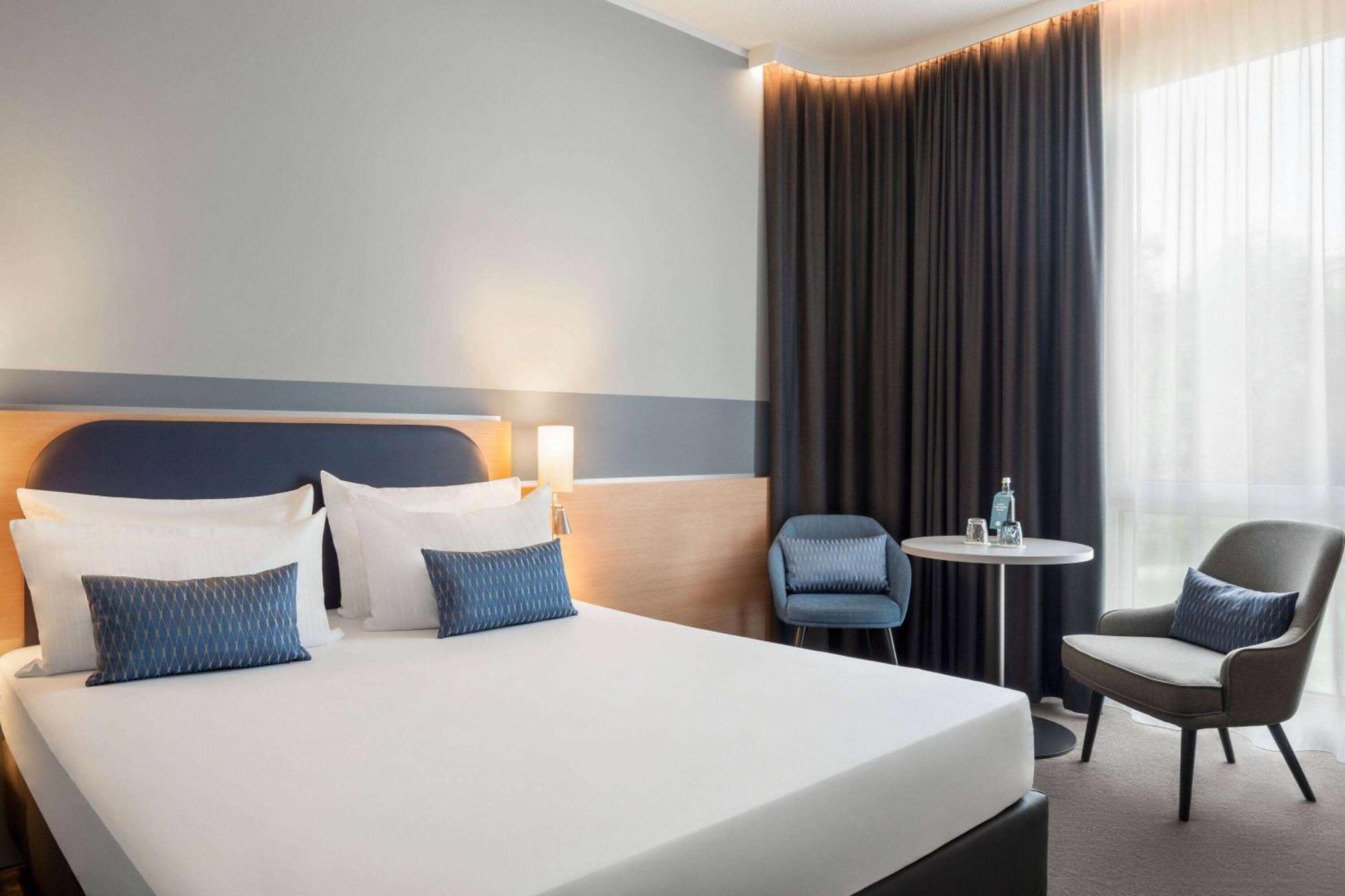 Vienna House Easy By Wyndham Frankfurt Airport Hotel Kelsterbach Bagian luar foto