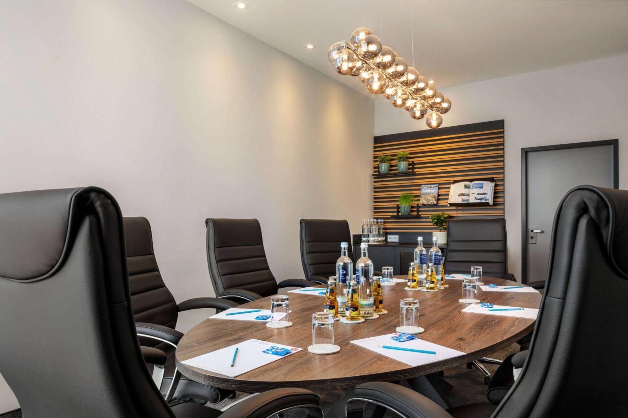 Vienna House Easy By Wyndham Frankfurt Airport Hotel Kelsterbach Bagian luar foto