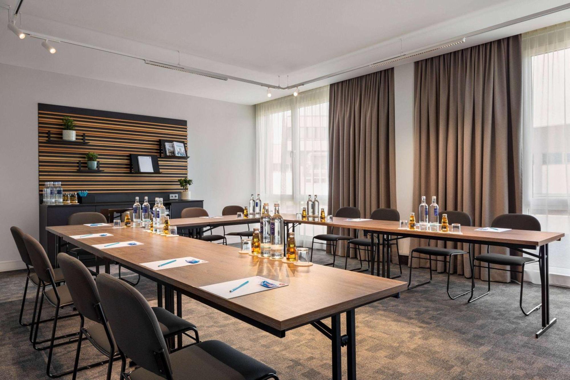 Vienna House Easy By Wyndham Frankfurt Airport Hotel Kelsterbach Bagian luar foto