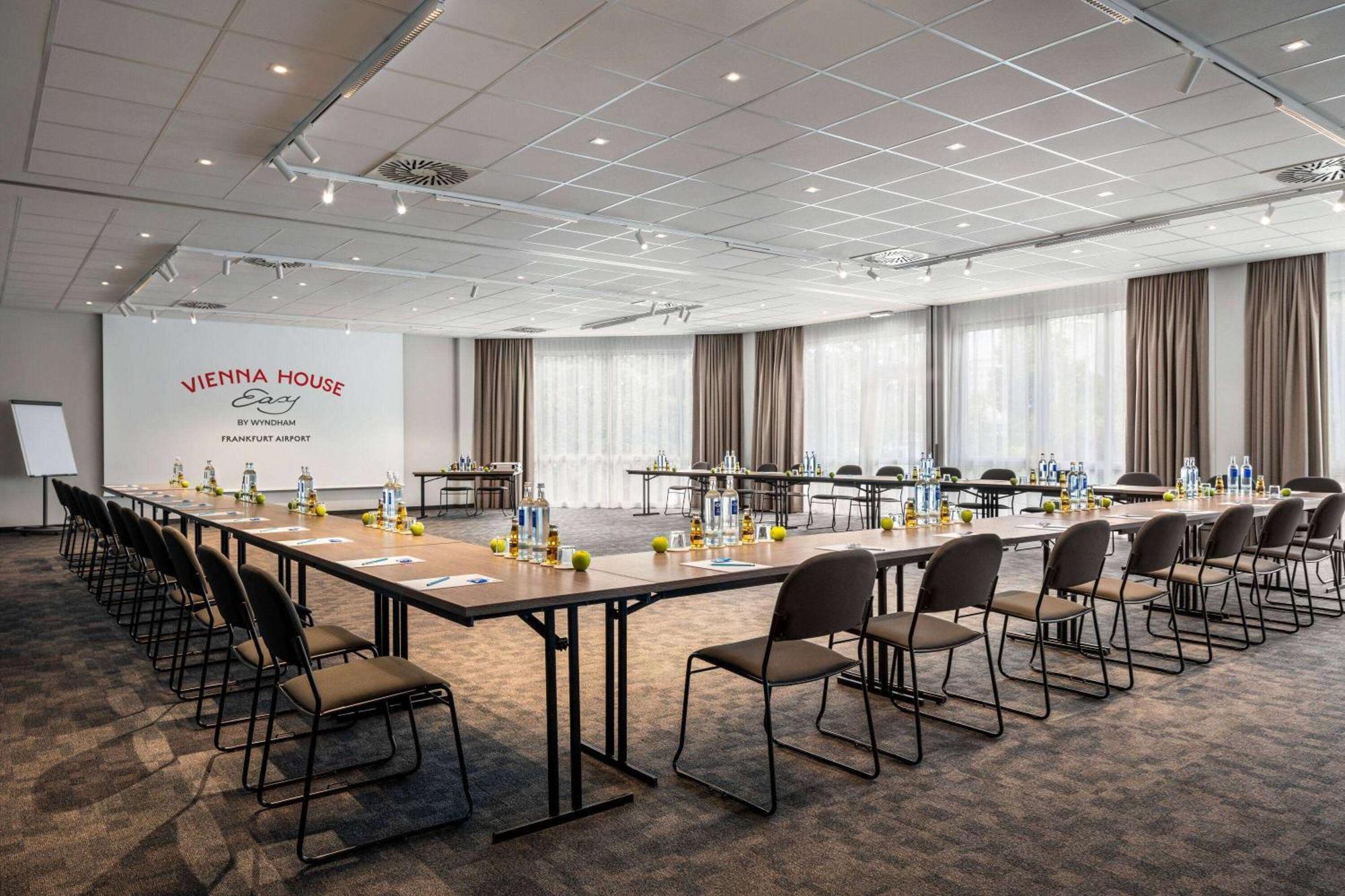 Vienna House Easy By Wyndham Frankfurt Airport Hotel Kelsterbach Bagian luar foto