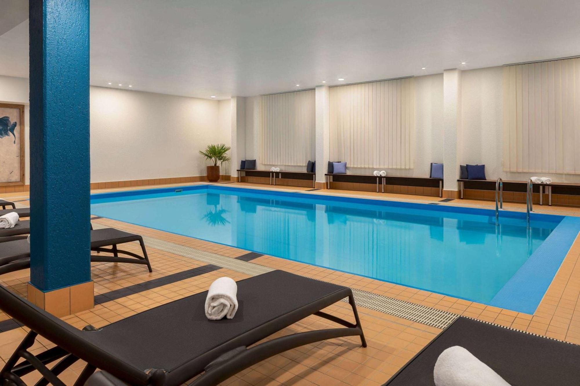 Vienna House Easy By Wyndham Frankfurt Airport Hotel Kelsterbach Bagian luar foto