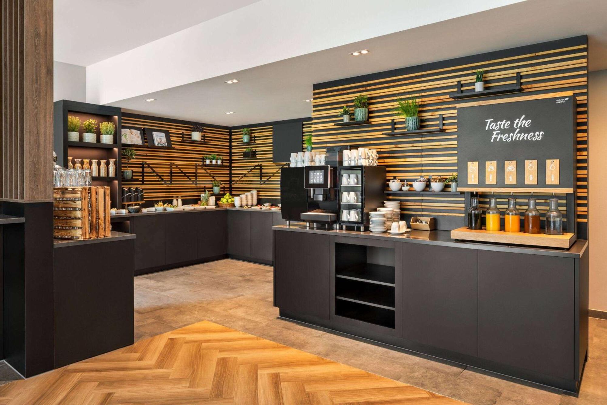 Vienna House Easy By Wyndham Frankfurt Airport Hotel Kelsterbach Bagian luar foto