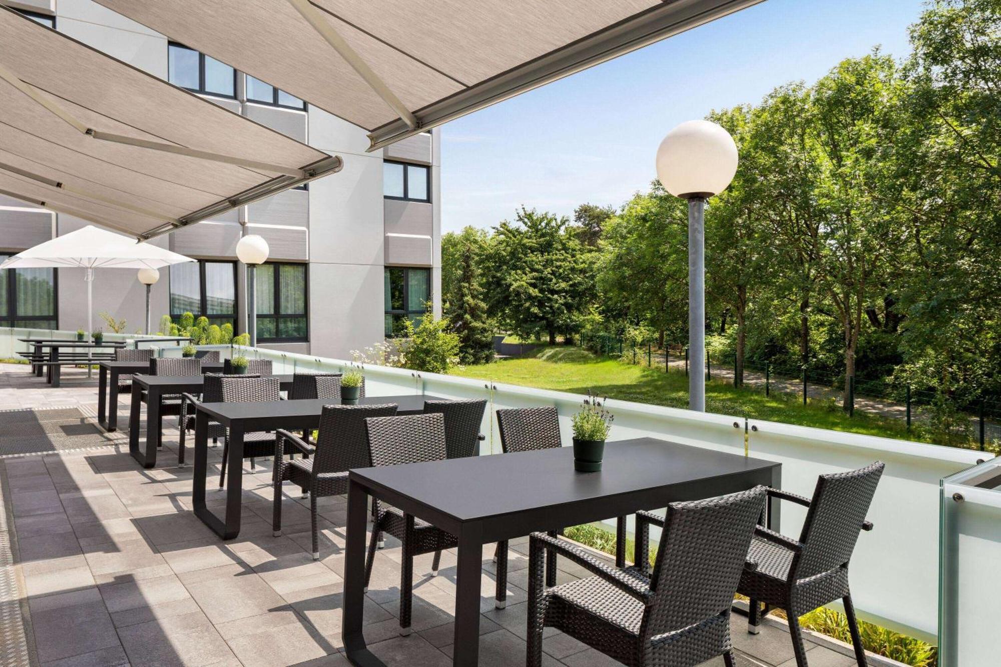 Vienna House Easy By Wyndham Frankfurt Airport Hotel Kelsterbach Bagian luar foto