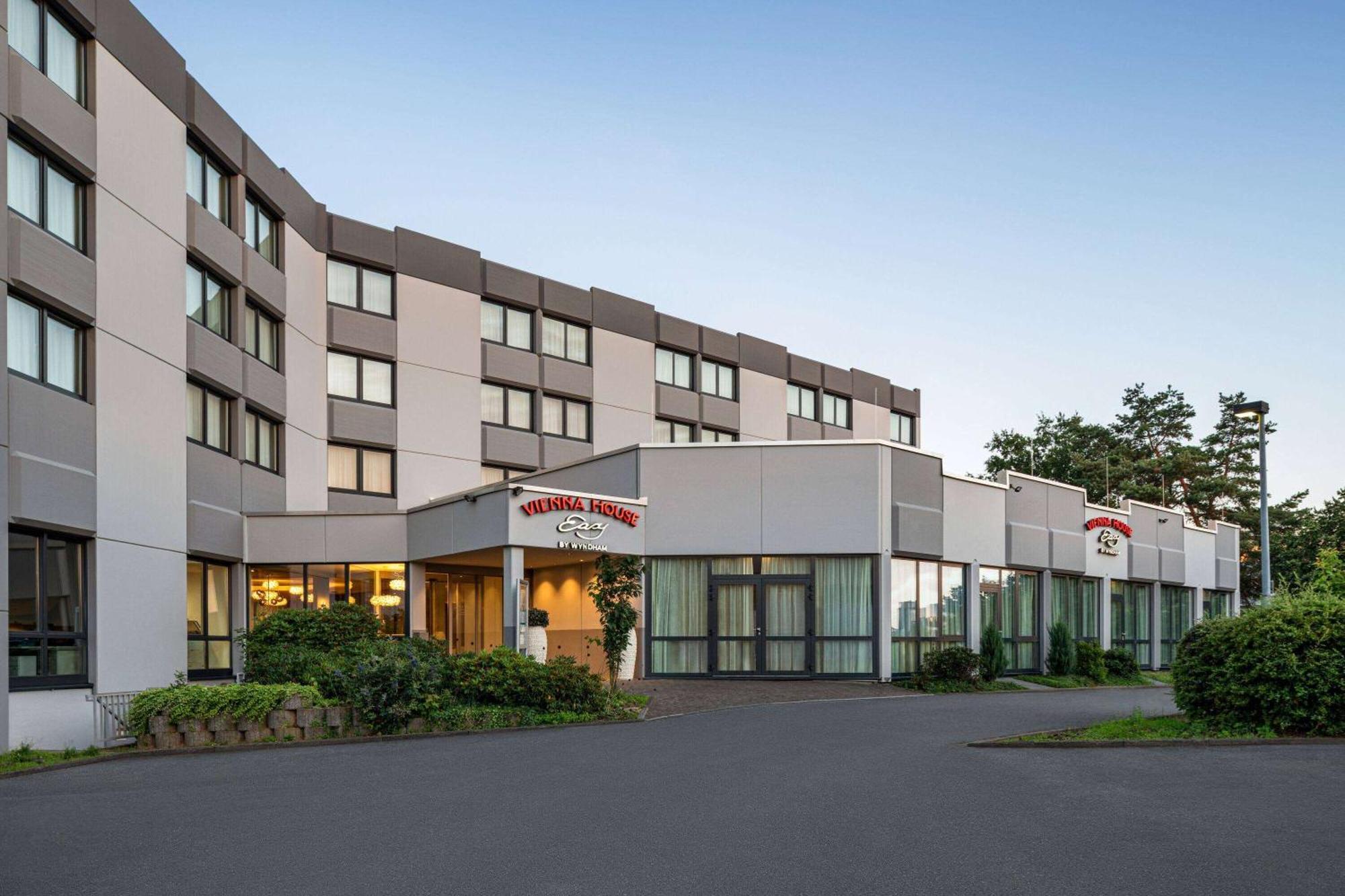 Vienna House Easy By Wyndham Frankfurt Airport Hotel Kelsterbach Bagian luar foto
