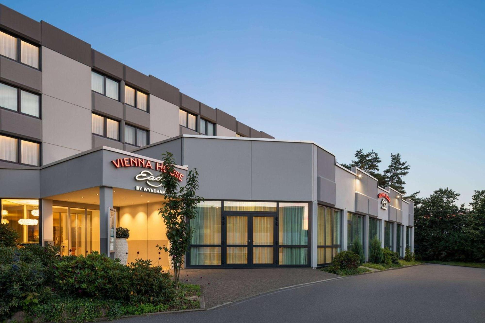 Vienna House Easy By Wyndham Frankfurt Airport Hotel Kelsterbach Bagian luar foto
